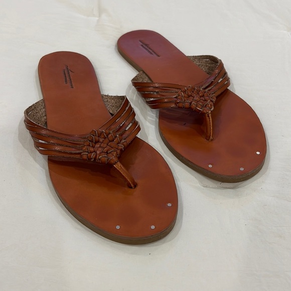 American Eagle Flip Flops - Cognac - Picture 2 of 2